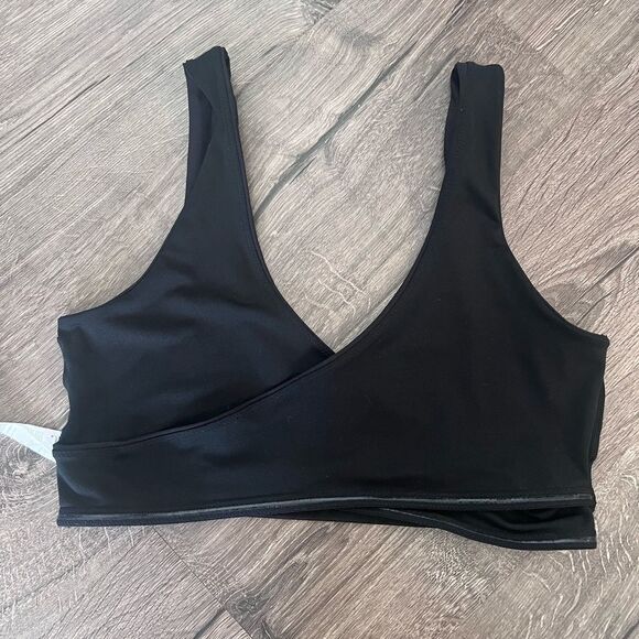 Fabletics Low Impact Crossover Sports Bra Medium - Picture 6 of 8
